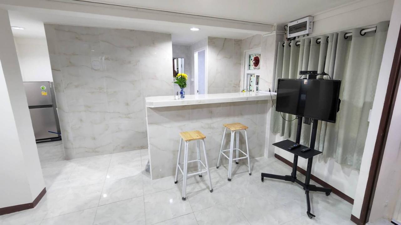 Apartment A4 Dindaeng Бангкок Экстерьер фото