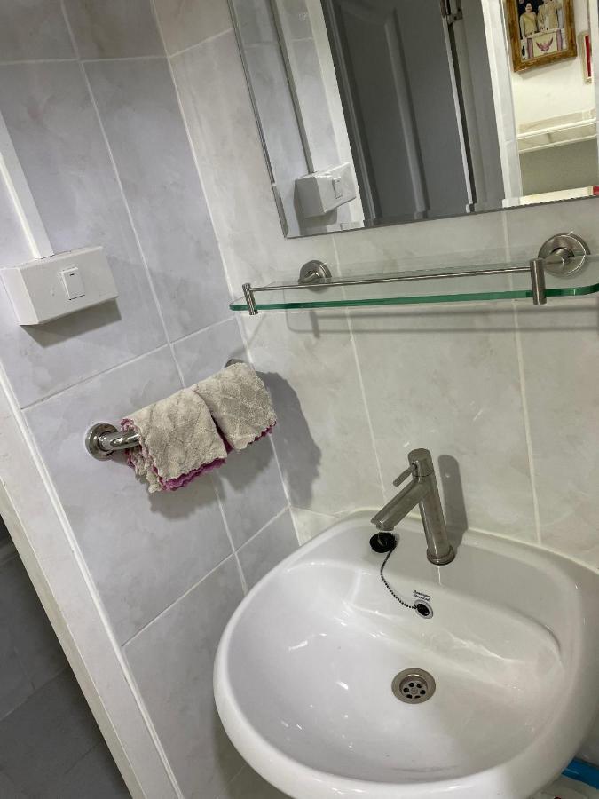 Apartment A4 Dindaeng Бангкок Экстерьер фото